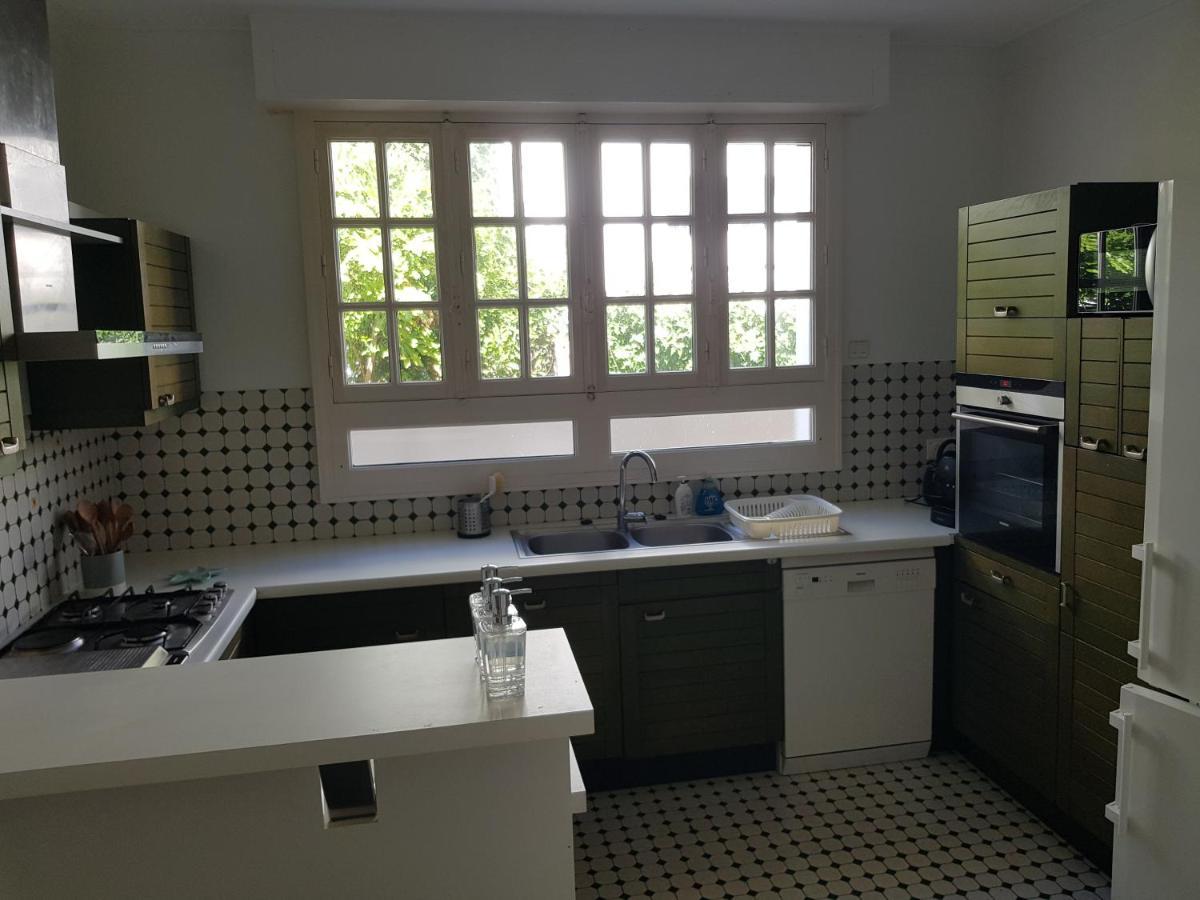 Villa Sur La Corniche Vue Mer กงการ์โน ภายนอก รูปภาพ